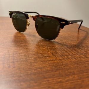 Ray-Ban Clubmaster unisex Tortoise Brown